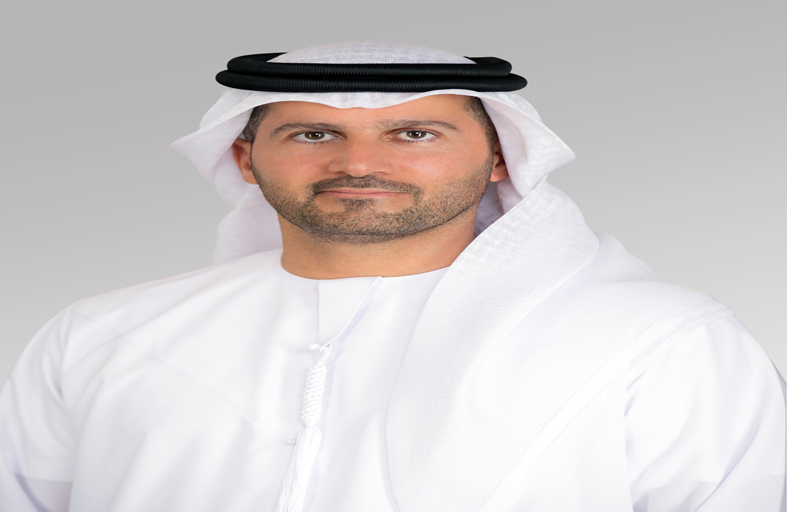 محمد إبراهيم الحمادي: يوم العلم يجسد مسيرة ريادة وقصة نجاح مبهرة