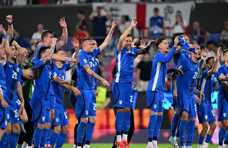 سلوفينيا يشيد بقبلة القدر في التأهل التاريخي