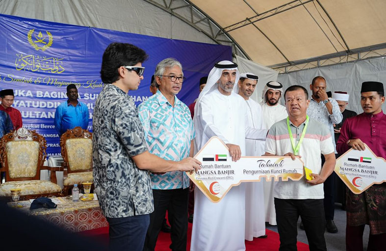 الهلال الأحمر الإماراتي يدشن المرحلة الأخيرة لمشروع المنازل للمتضررين من الفيضانات في ماليزيا 