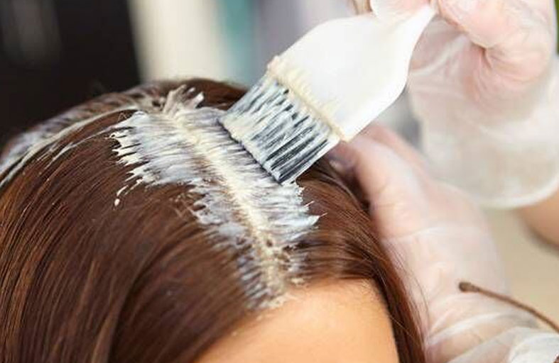 أصباغ الشعر.. مخاطر وأضرار كثيرة