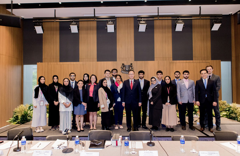 برنامج جسور المعرفة لمؤسسة الشارقة لتطوير القدرات ينظم زيارة تدريبية لعدد من طلبة جامعات الشارقة إلى سنغافورة