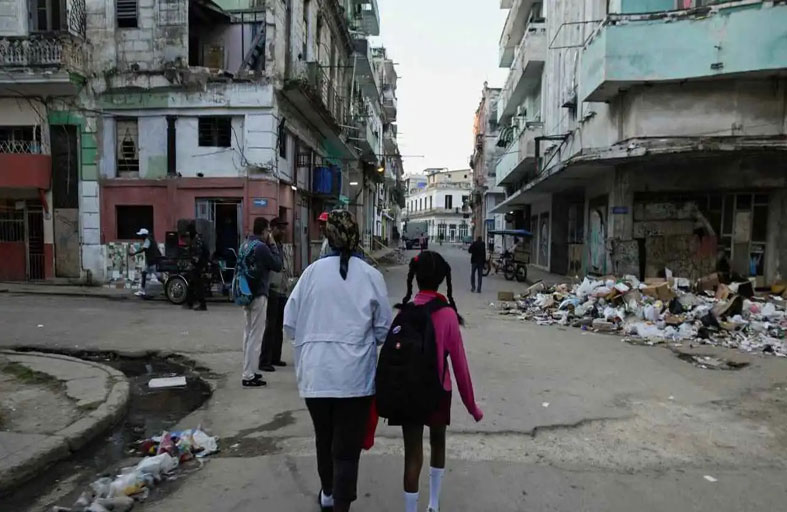 بسبب الحصار الاقتصادي الأمريكي.. بوادر ثورة شعبية في كوبا