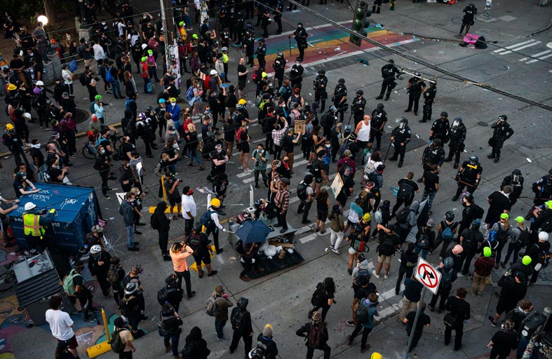 مواجهات بين متظاهرين ضد العنصرية والشرطة في سياتل 