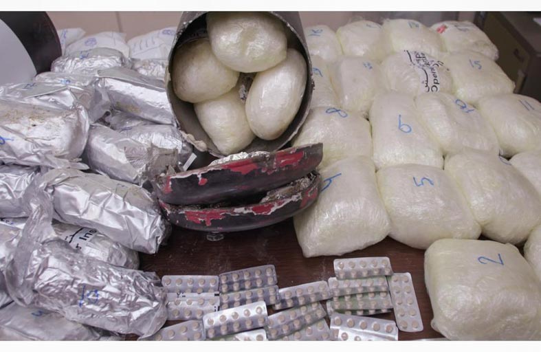 «جمارك الشارقة» تُحبط تهريب 93.3 كيلوغراما من الكريستال المخدر و 3000 قرص مخدر من الميثادون إلى الدولة