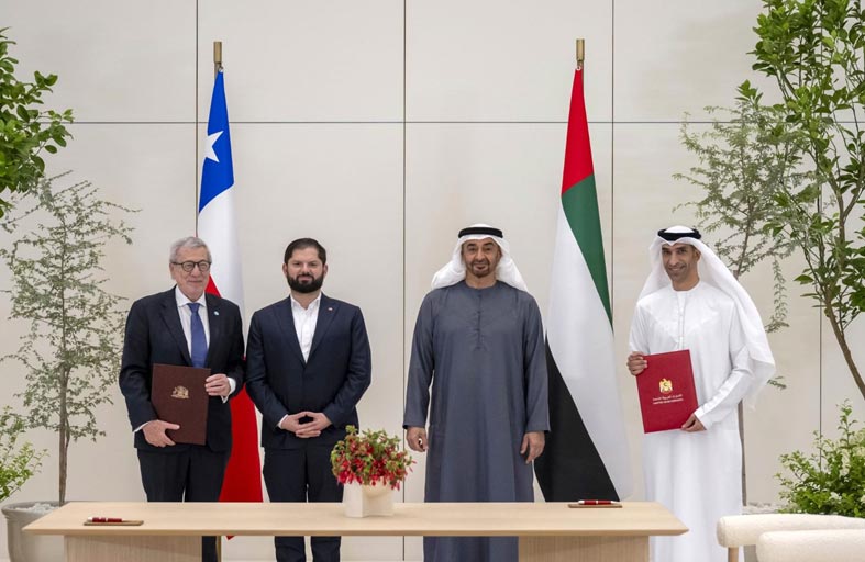 رئيس الدولة والرئيس التشيلي يشهدان توقيع اتفاقية الشراكة الاقتصادية الشاملة بين البلدين 