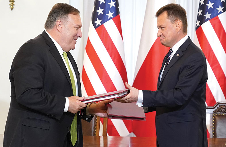 بومبيو يوقع اتفاقا لنقل قوات أميركية من ألمانيا إلى بولندا