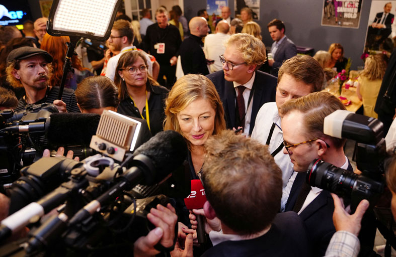 اليسار يحقق فوزا بغالبية بسيطة في الانتخابات الدنماركية 