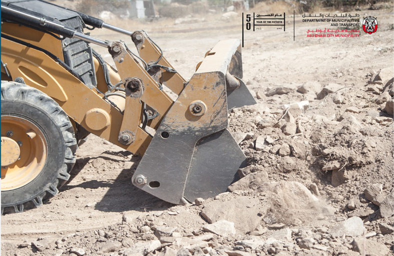 بلدية مدينة أبوظبي تنفذ حملة لإزالة المشوهات في الوثبة حفاظاً على المظهر العام