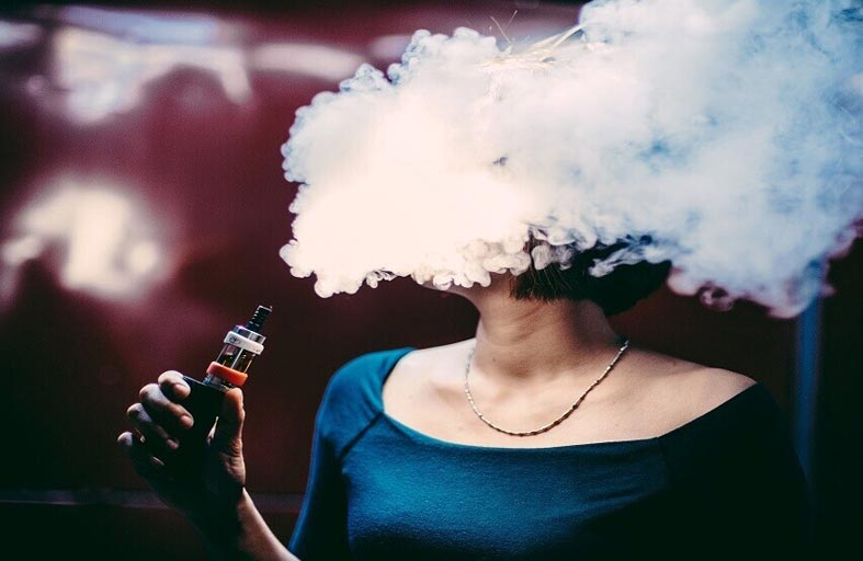 العثور على آلاف المواد الكيميائية غير المعروفة في السجائر الإلكترونية