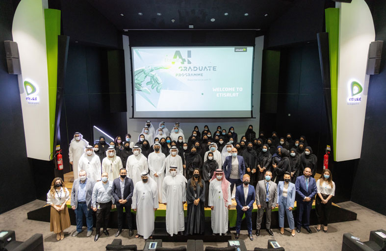 تعيين 100 خريج ضمن برنامج اتصالات للذكاء الاصطناعي في 2021
