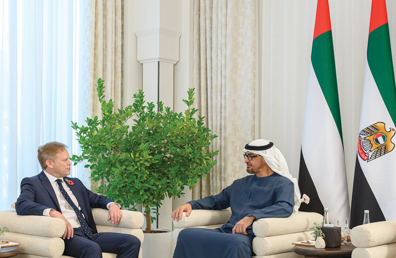 رئيس الدولة يبحث مع وزير الدفاع البريطاني جهود خفض التصعيد العسكري الخطير في غزة  