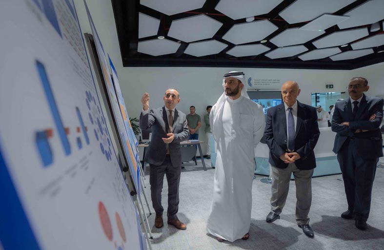 رئيس جامعة الشارقة يزور معهد البحوث للعلوم الإنسانية والاجتماعية