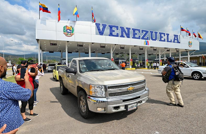  إعادة فتح آخر مركز حدودي مغلق بين فنزويلا وكولومبيا 