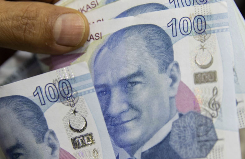 بلومبرغ: تعامل تركيا مع إقبال أشبه بجمهورية موز