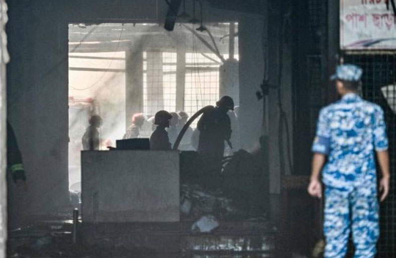 سلطات بنغلادش تقيّم أضرار الحريق في مطار دكا