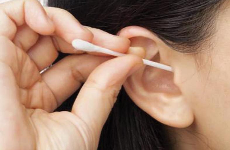 كم مرة يجب عليك تنظيف أذنيك؟!