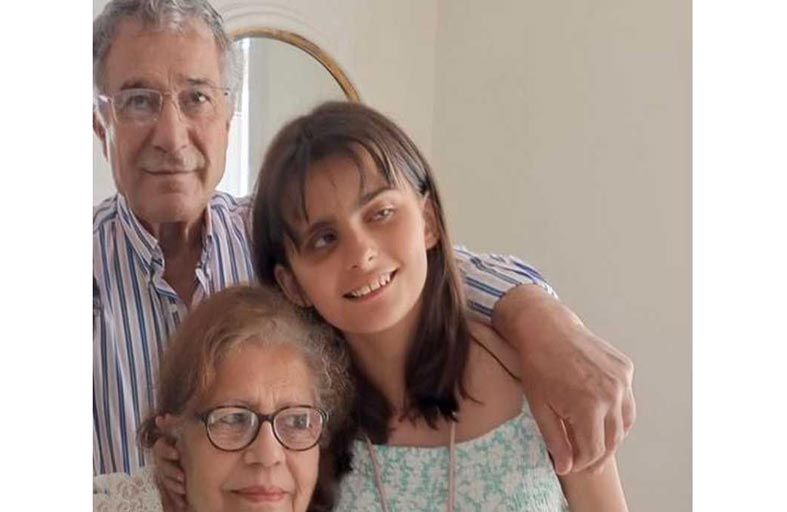 رغم فقدان البصر.. طفلة لبنانية تحرز جائزة الإملاء في فرنسا