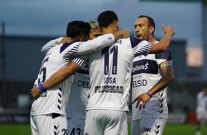 خيمناسيا يرتقي إلى صدارة الدوري الأرجنتيني مؤقتاً