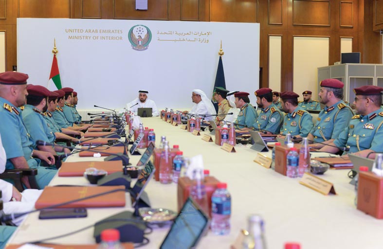سيف بن زايد يترأس اجتماع مجلس السعادة والإيجابية في وزارة الداخلية