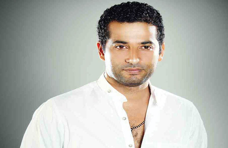 عمرو سعد في مسلسل رمضاني ويؤجل الروايات