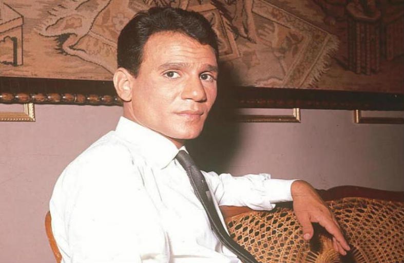 عبد الحليم حافظ بالبيجاما يتصدر الترند