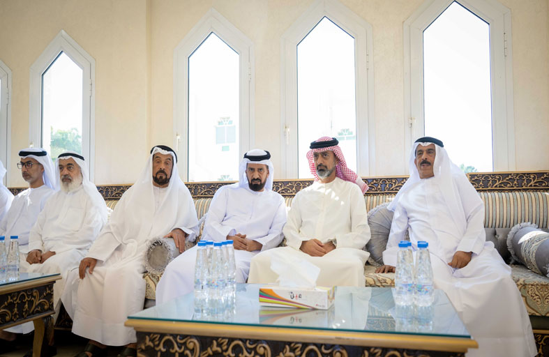 ولي عهد عجمان يقدم واجب العزاء بوفاة موزة السويدي