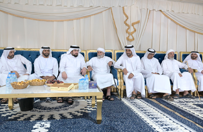 أحمد بن محمد يُقدّم واجب العزاء في محمد سعيد الفلاسي