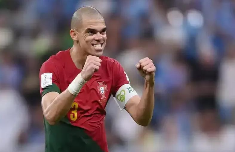 بيبي يفاضل بين الاعتزال والنصر السعودي