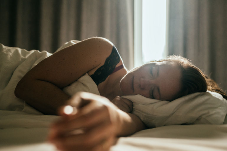 النوم ساعات طويلة قد يخفي اضطرابات خطيرة