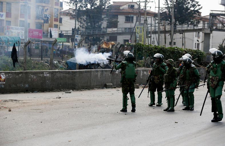 الشرطة الكينية تحذر من التظاهر عند المطار الرئيسي بالعاصمة 