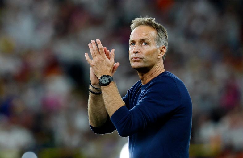 هيولماند يتخلى عن تدريب المنتخب الدنماركي 
