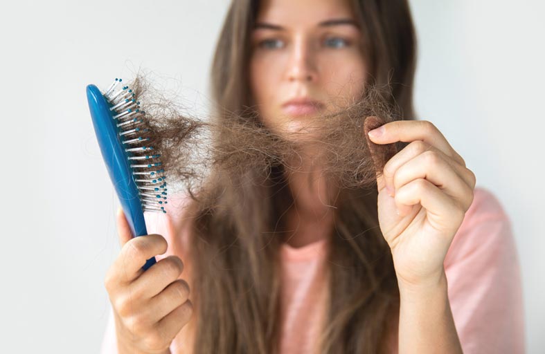 تساقط الشعر قد يكون علامة تحذيرية 