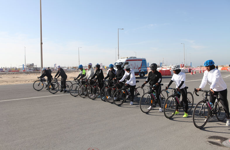 تحريات شرطة أبوظبي بطلاً  لسباق الدراجات الهوائية للسيدات