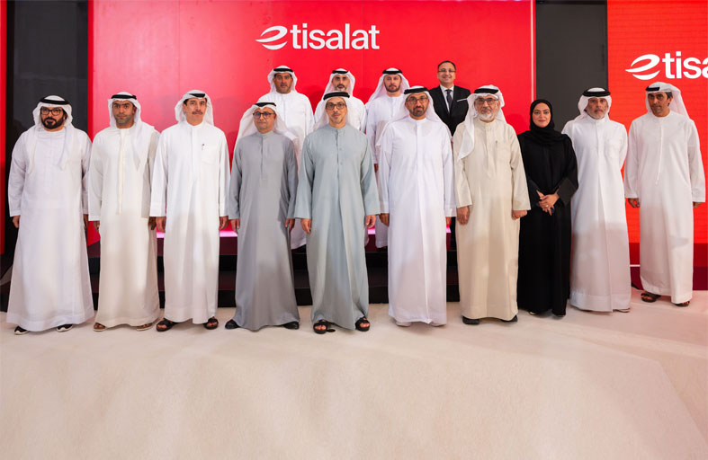 منصور بن زايد يشهد إطلاق مشروع «اتصالات» لتطوير البنية التحتية الرقمية داخل الدولة وخارجها 