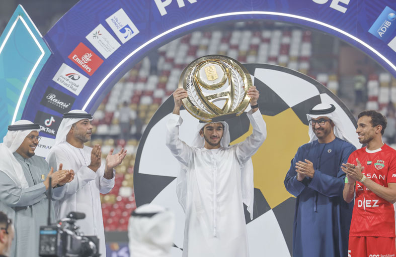 محمد بن راشد بن محمد يشهد تتويج «شباب الأهلي» بلقب دوري أدنوك للمحترفين 