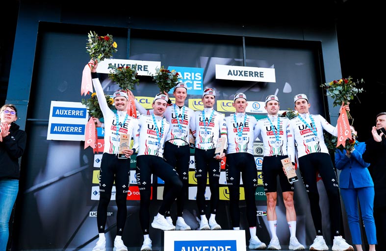 « الإمارات للدراجات الهوائية» يفوز بسباق الفرق في المرحلة الثالثة لجولة باريس - نيس
