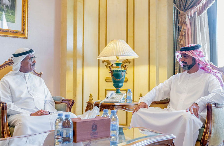 ولي عهد عجمان يطلع على استراتيجية وبرامج وخطط ومشاريع وزارة التغير المناخي والبيئة