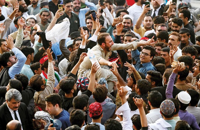 المحكمة العليا تعتبر توقيف عمران خان «باطلا»