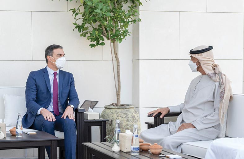 محمد بن زايد يبحث مع رئيس الوزراء الإسباني العلاقات الثنائية والقضايا والتطورات الإقليمية والدولية 