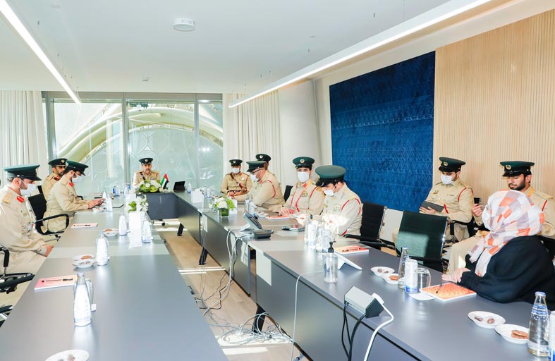 عبد الله المري يطلع على إنجازات الإدارة العامة للمرور في شرطة دبي