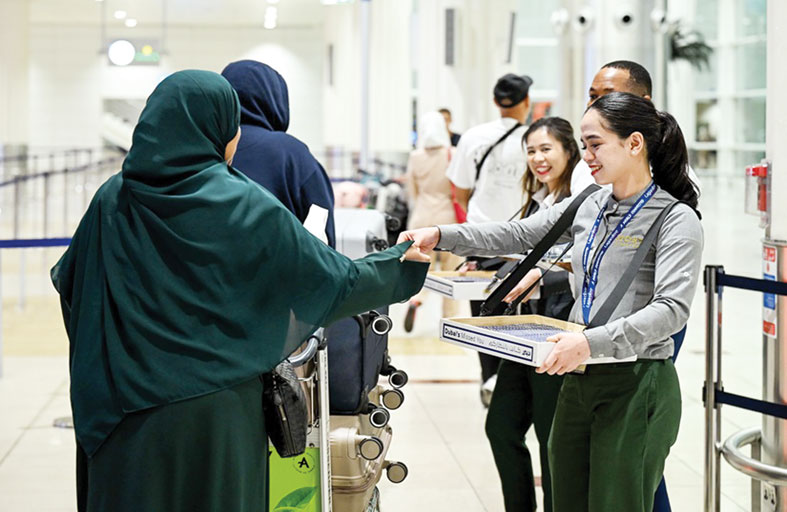 مطار دبي يستقبل المسافرين بكرم الضيافة الشهير بتجارب أهلاً بعودتكم إلى دبي 