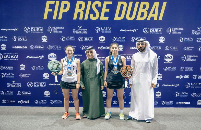 سعيد بن مكتوم يتوج الفائزين في بطولة الاتحاد الدولي للبادل بـ «ند الشبا الرياضية»