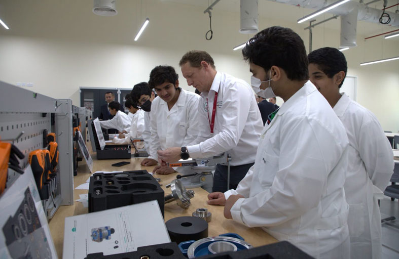 مدارس الإمارات الوطنية تطلق مراكز التمّيز للتدريب التقني والمهني