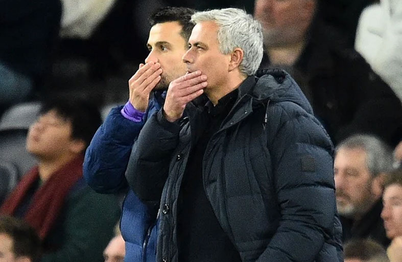 مساعد جوزيه مورينيو يقود «أسود الأطلس».. والركراكي ينهي الإجراءات