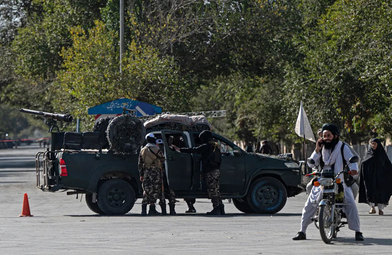 لاستعادة الثقة.. طالبان تلاحق داعش بضربات جديدة