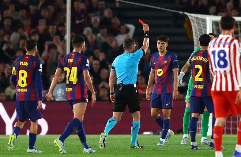 برشلونة يخرج عن صمته.. شكوى  لـ «يويفا» بسبب حالة ملعب أتلتيكو