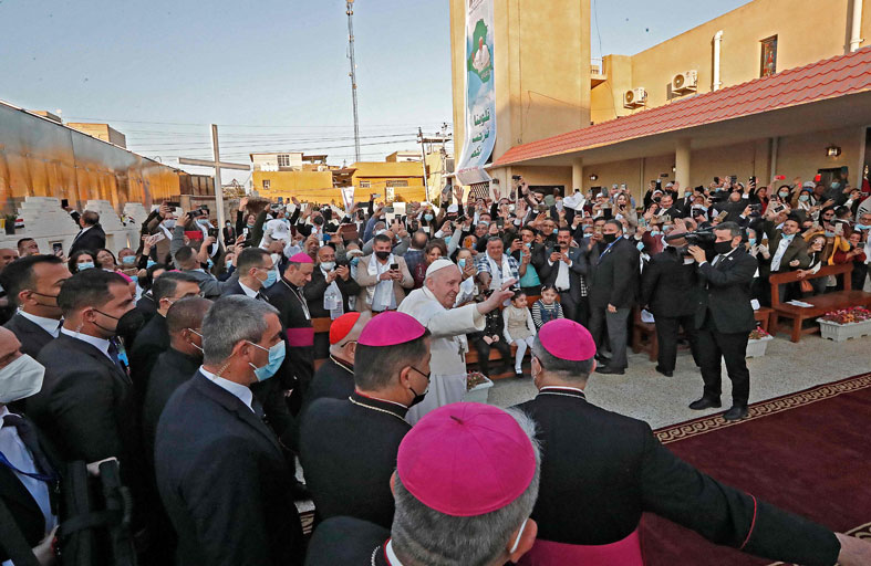 صحف عربية: البابا في العراق.. بدء مشروع التقريب الديني