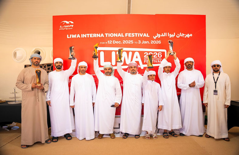 سباق الصقور في مهرجان ليوا يختتم منافساته بتتويج الفائزين