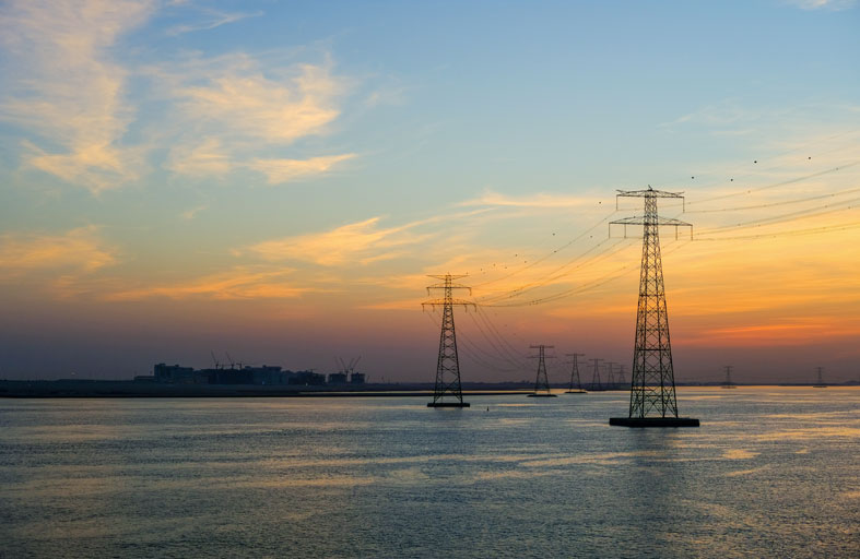 اقتصادية أبوظبي توسع نطاق برنامج تحفيز تعرفة الطاقة لدعم إنتاجية وفعالية القطاع الصناعي 