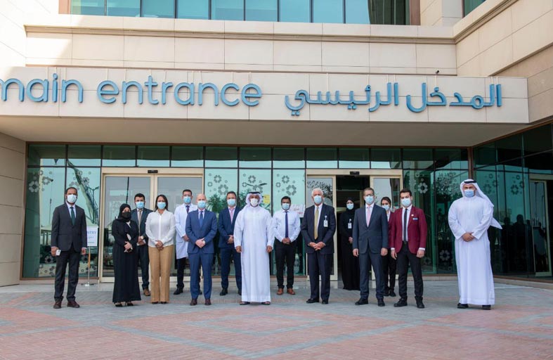 عبدالله آل حامد يزور مركز لقاح كوفيد19- بمستشفى إن إم سي رويال - مدينة خليفة
